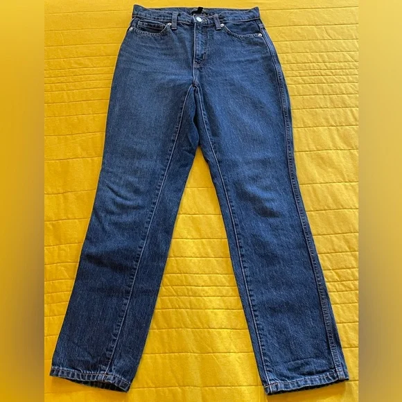 EUC - High-Rise, Dark Wash Banana Republic Curvy Straight Jeans, Size 25/0 - Picture 1 of 8